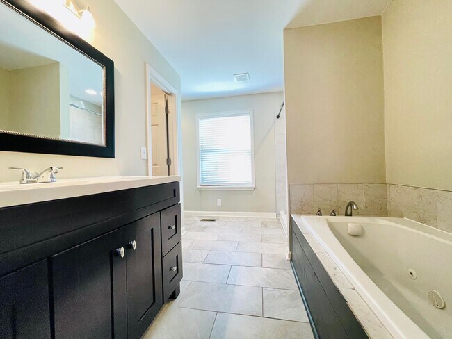 Building Photo - 223 Raintree Ln