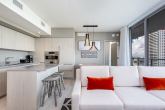 Building Photo - 2723 Hallandale Beach Blvd