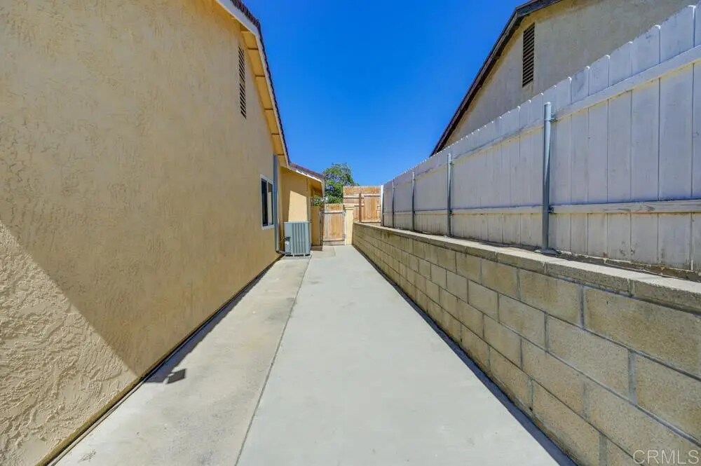 Building Photo - 6435 Bullock Dr