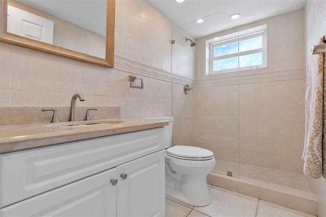 Building Photo - 5005 Collins Ave