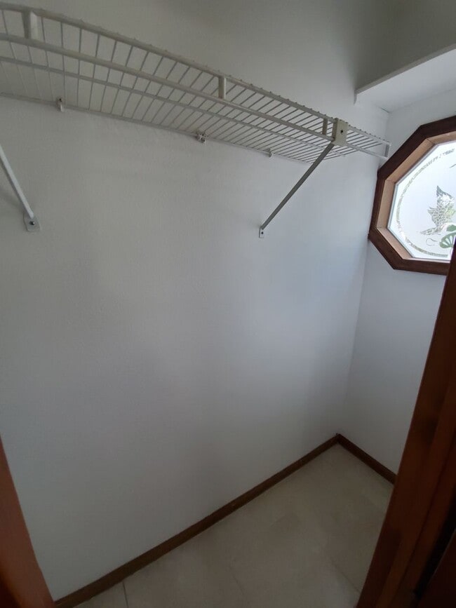 Building Photo - Spacious 3 bedroom/2bath/2 car garage in Lake Sarasota - Coming February