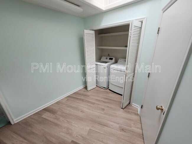 Building Photo - 53 Jump Cove Rd