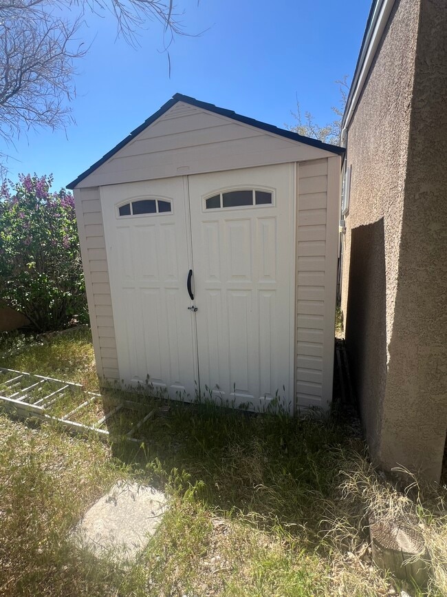 Building Photo - 5200 Mariposa Dr NW