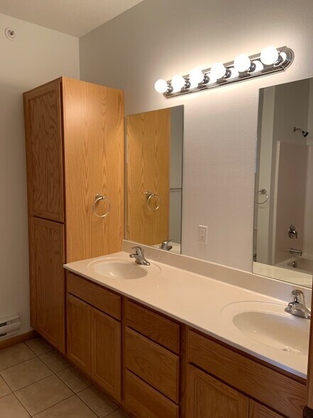 Building Photo - 3632 Calvert Rd