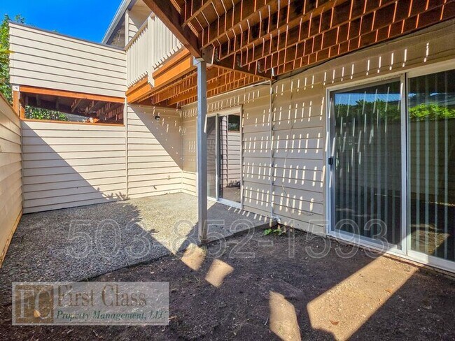 Building Photo - 8500 SW Canyon Dr