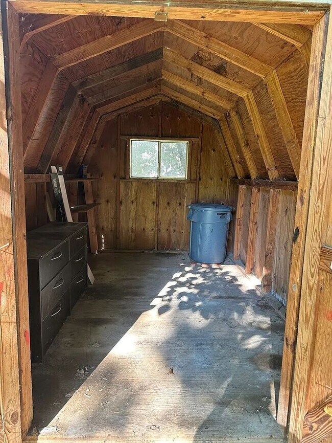 Building Photo - 3BR w/ In-Unit W/D + Assigned Parking in Nashville