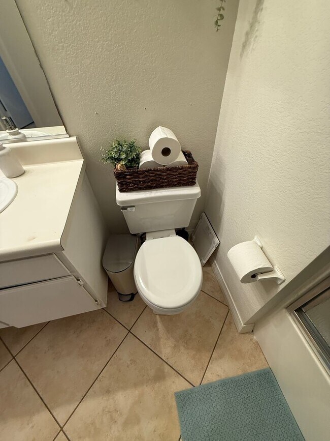 Building Photo - Downstairs Condo Located in the Gated Community of Las Palmas