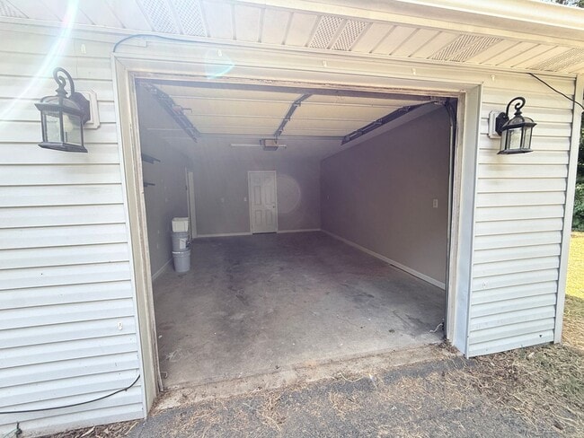Building Photo - 2401 Mona Vista Ct