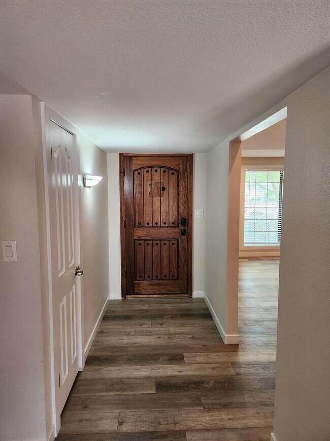 Building Photo - Tempe 4 Bedroom 3 Bath w/ Pool right near ASU!