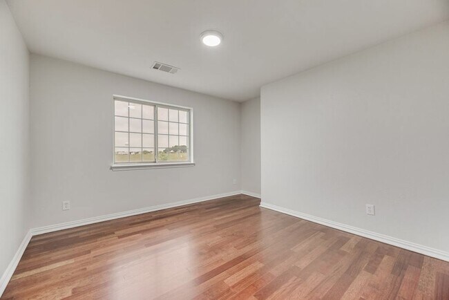 Building Photo - 5855 Co Rd 408