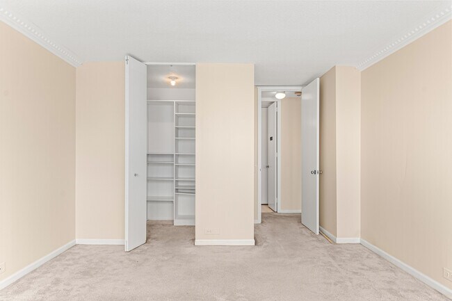 Building Photo - 405 N Wabash Ave