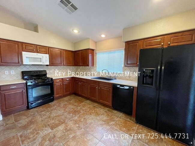 Building Photo - ONE STORY 2 BEDROOM TOWNHOME IN SILVERADO ...