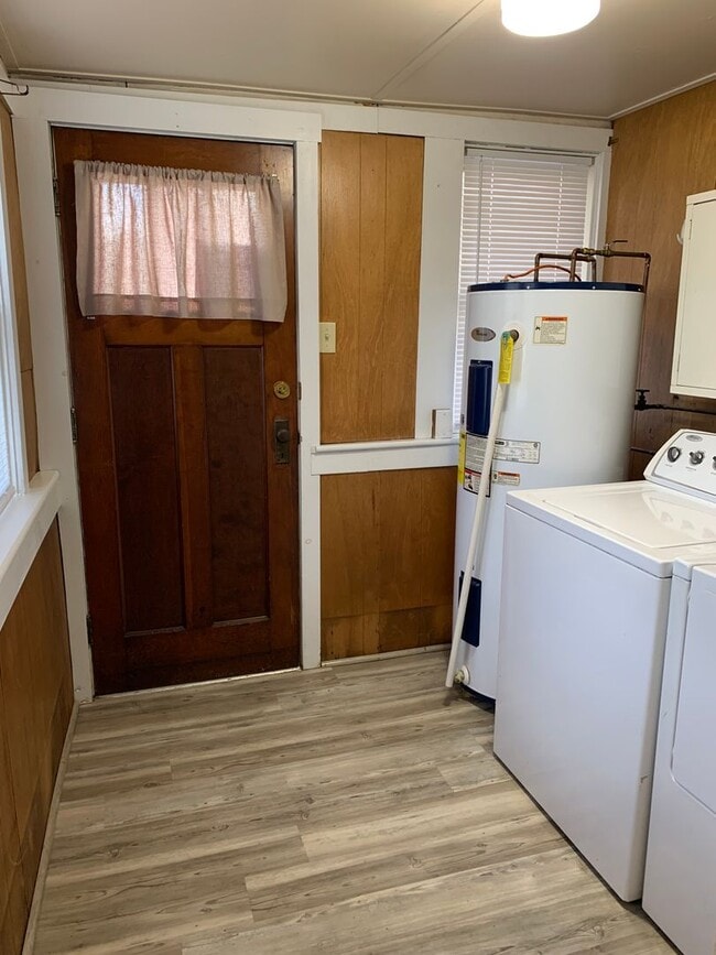 Building Photo - Charming single-family home just a short walk from Shippensburg University!