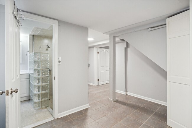 Building Photo - 940 N Carrollton Ave