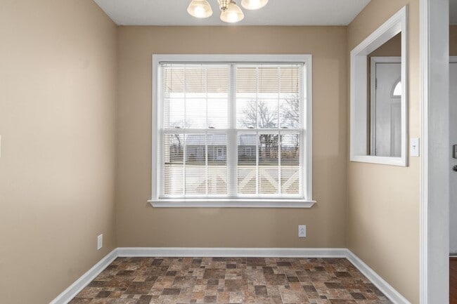 Building Photo - 1265 Silver Star Dr