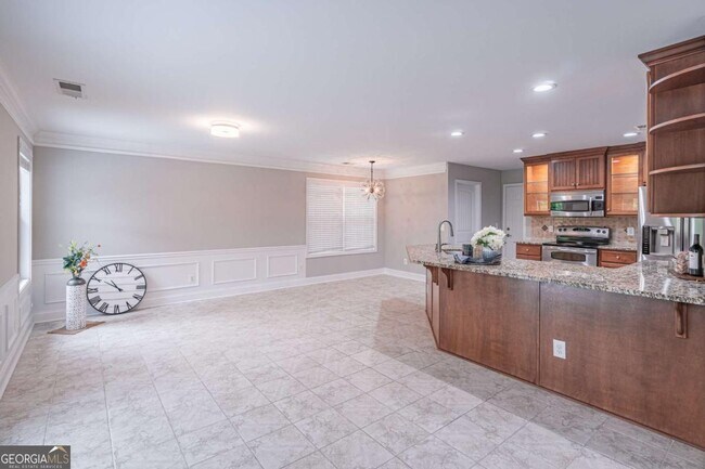 Building Photo - 5660 Crest Hill Dr NE