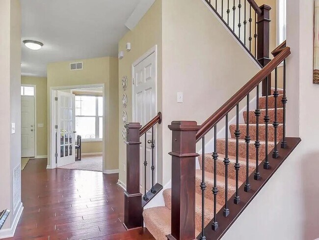 Building Photo - Beautiful 5bed home in apple valley! Dont miss this one!