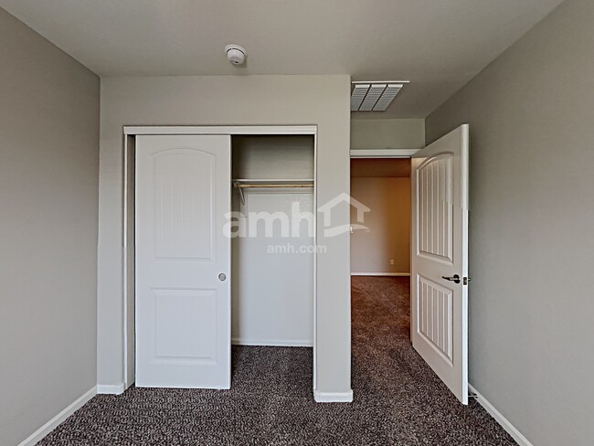 Building Photo - 2544 N Heritage St