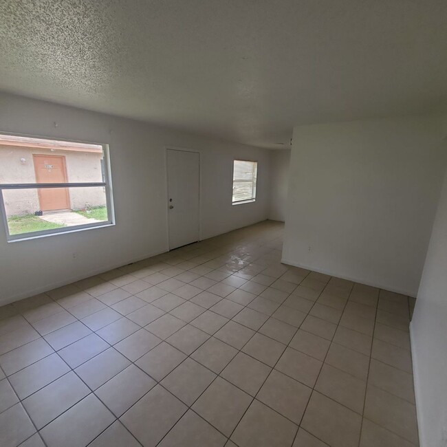 Building Photo - Ernest Dr