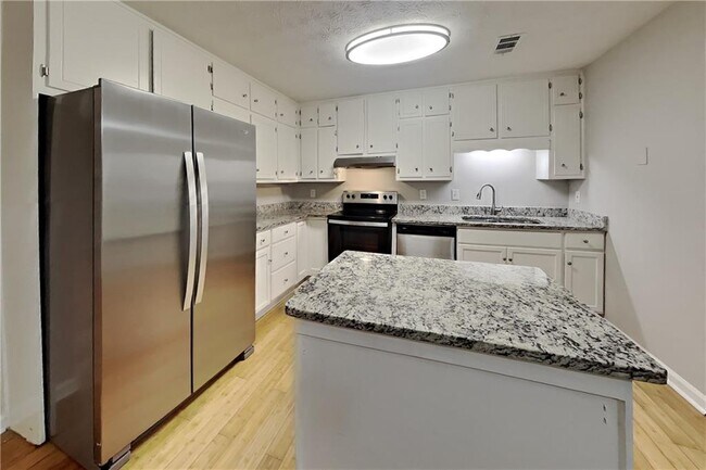 Building Photo - 392 Trotters Ridge