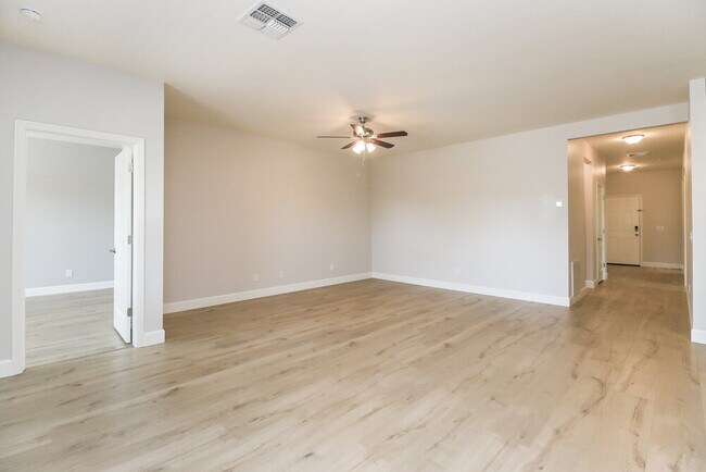 Building Photo - 4503 W Feather Plume Dr