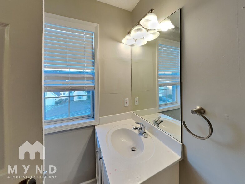 Building Photo - 2587 Riverwood Spring