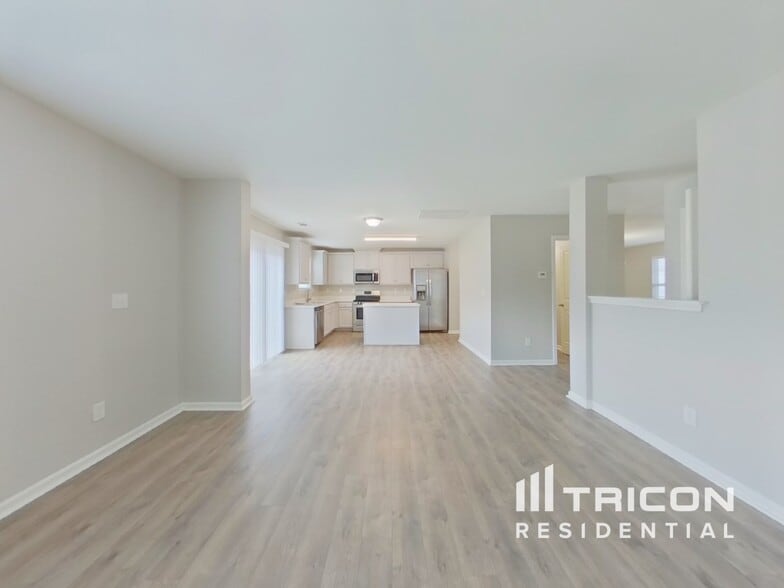 Building Photo - 7027 Palatine Ln