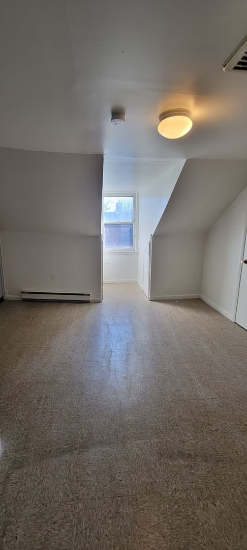 Building Photo - 3 Bedroom / 1 bathroom Home in Allentown!!