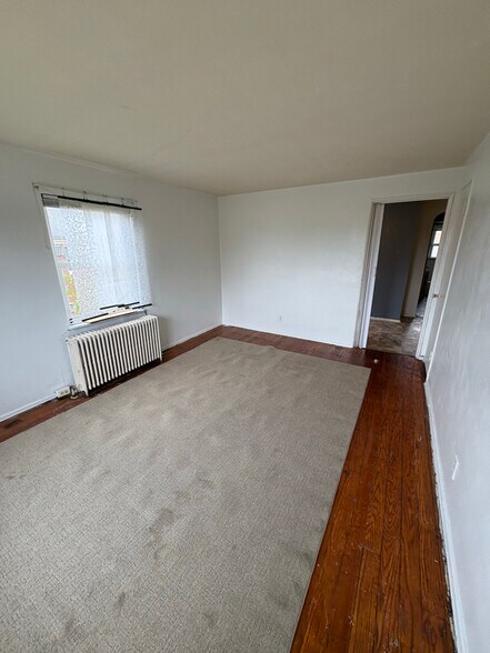 Building Photo - 14 W Victory Dr