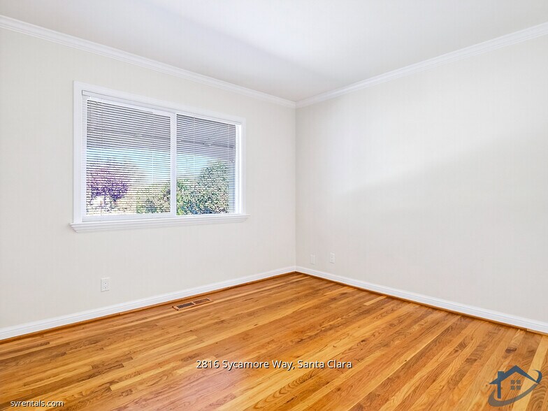 Building Photo - 2816 Sycamore Way