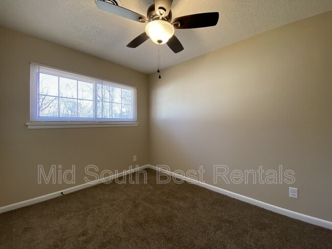 Building Photo - 33 Elmhurst Dr
