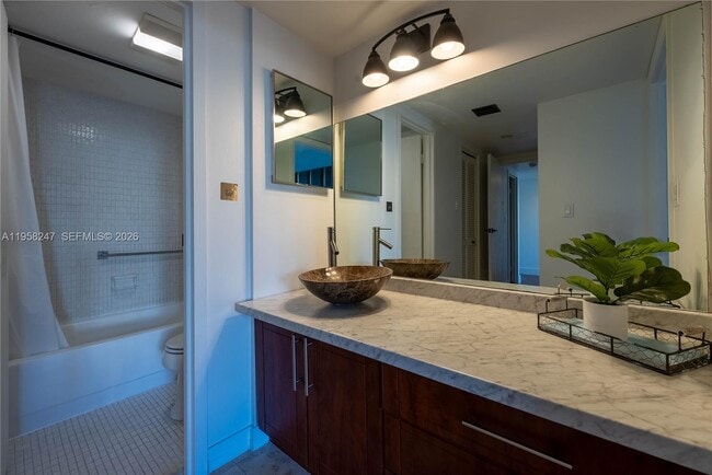 Building Photo - 3675 N Country Club Dr