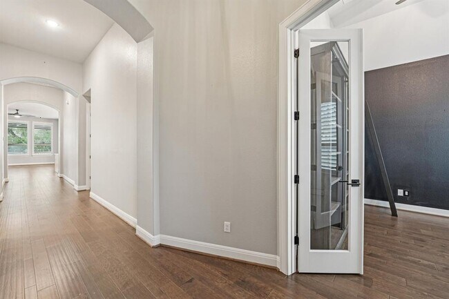 Building Photo - 197 Left Frk Dr