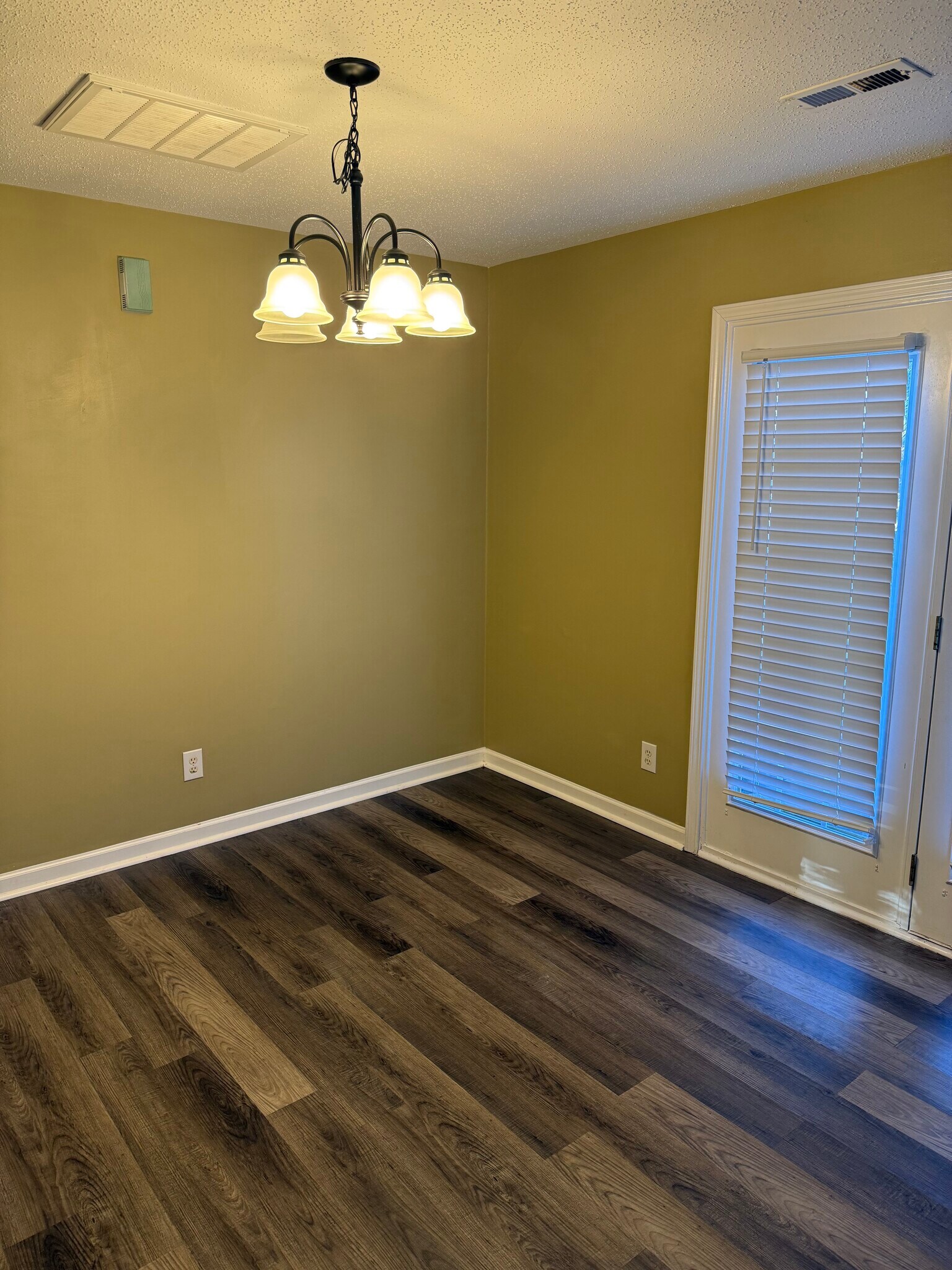 Building Photo - 1914 Ray Alexander Dr