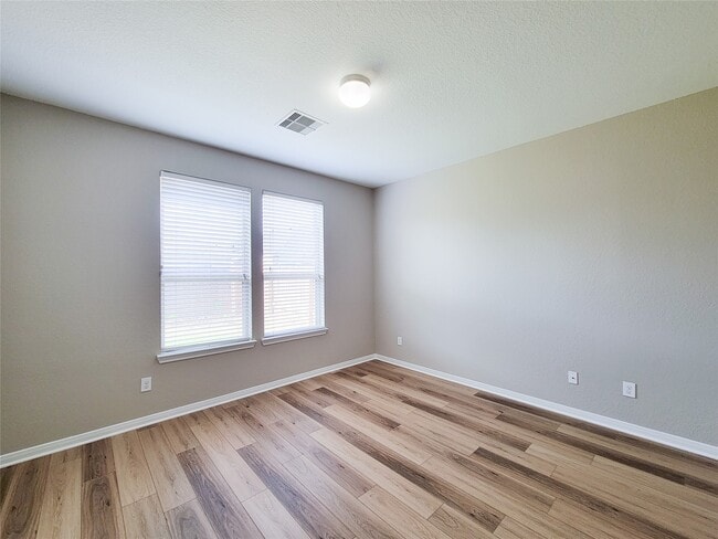 Building Photo - 6535 Dayridge Ln