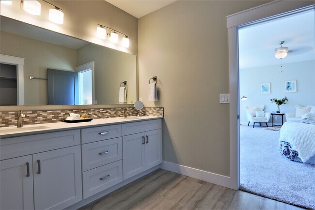 Building Photo - Like New 3BD/2.5BA with 2 Car Garage- $100...