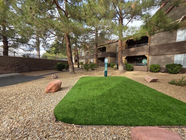 Building Photo - Immaculate Guard-Gated First-Floor Condo!