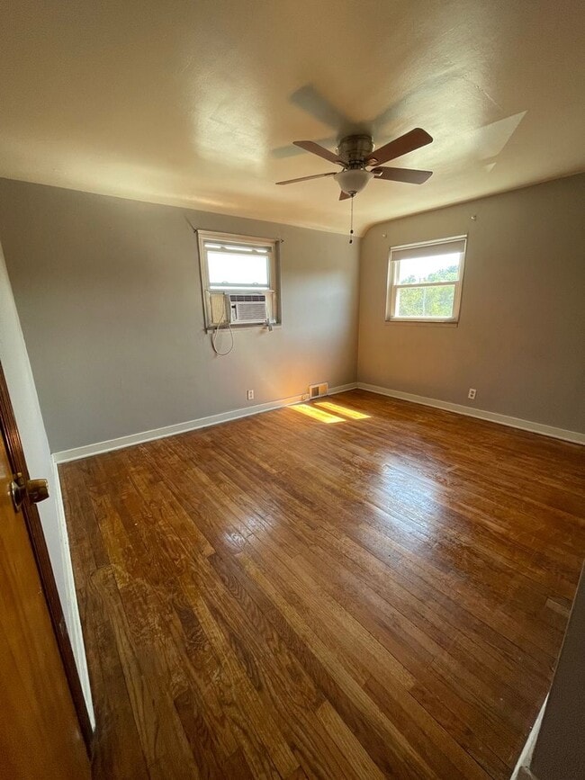 Building Photo - Duplex in prime neighborhood