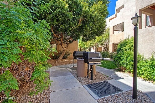 Building Photo - 4850 E Desert Cove Ave