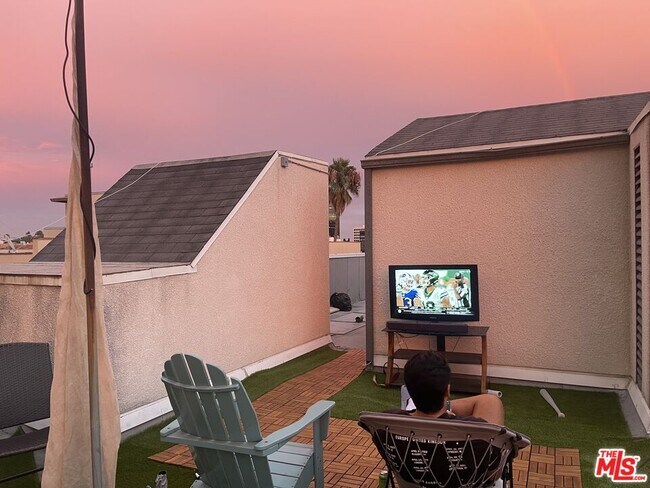 Building Photo - 11735 Dorothy St