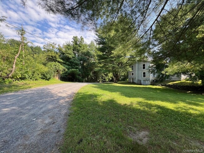 Building Photo - 286 Crum Elbow Rd