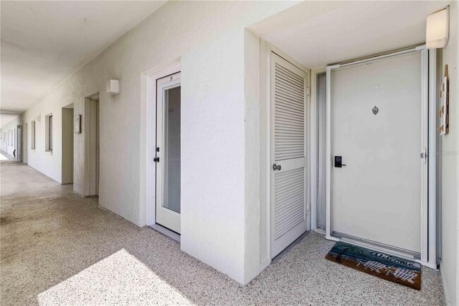 Building Photo - 1500 Park Beach Cir