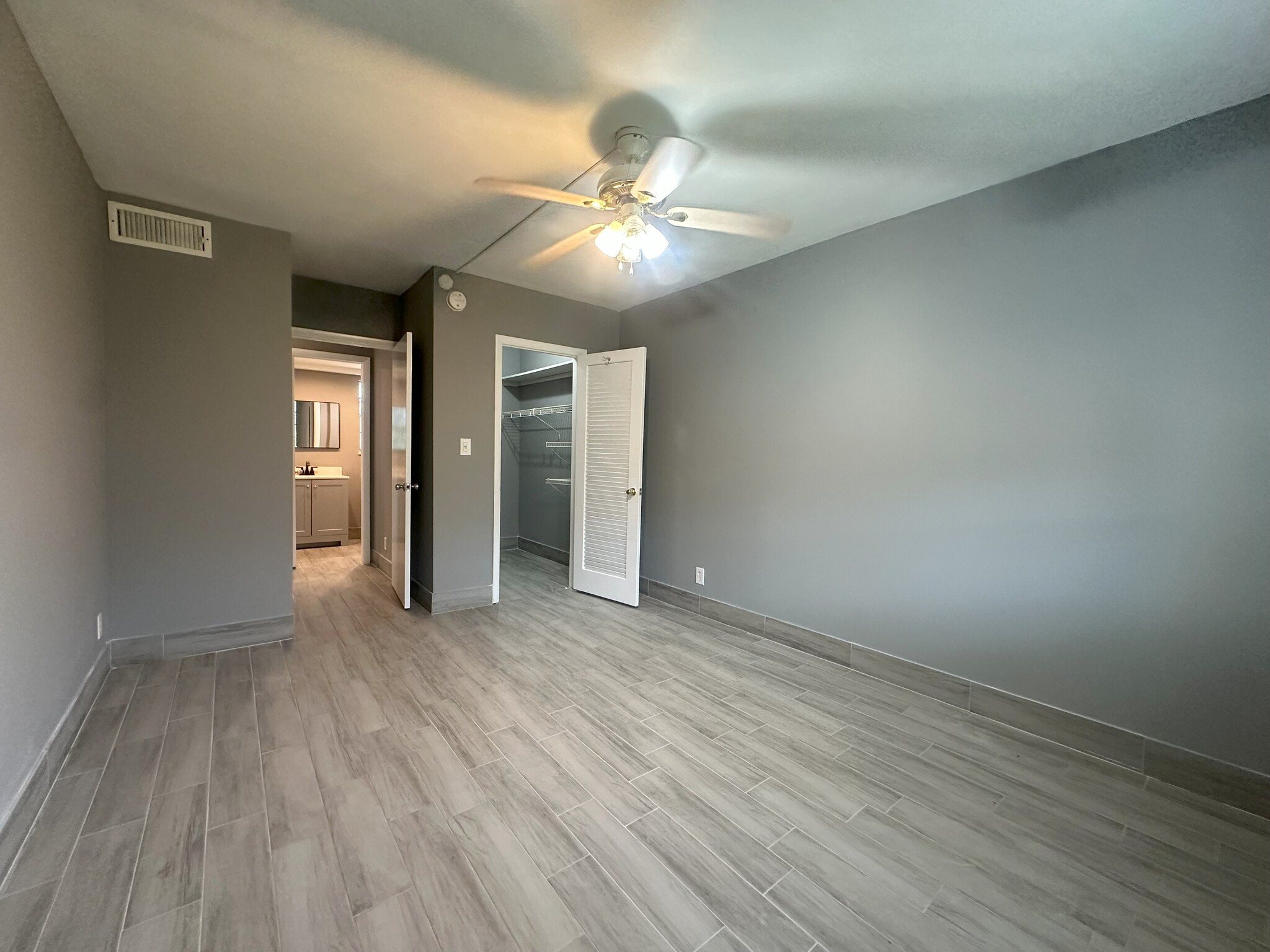 Building Photo - 1113 Lake Ter