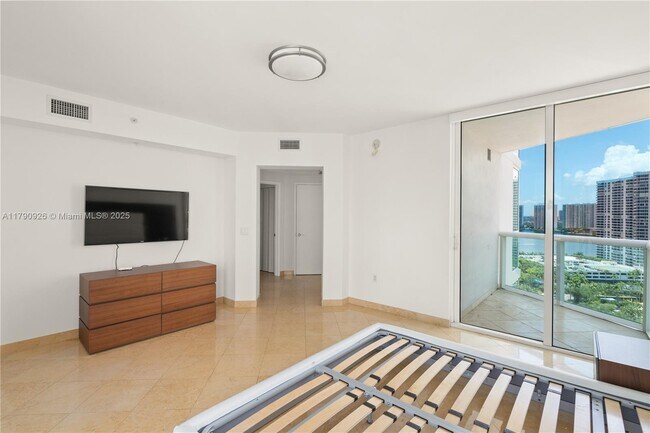 Building Photo - 19400 Turnberry Way