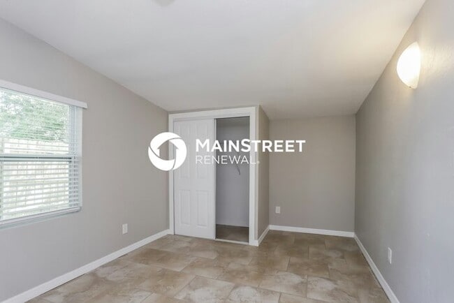 Building Photo - 3 Bedroom Pet-Friendly Home in ST PETERSBU...