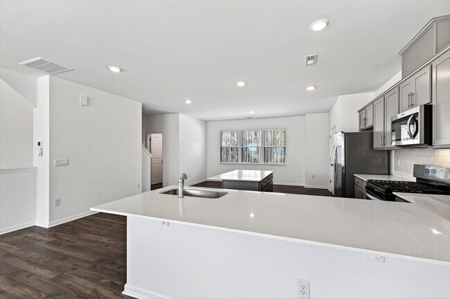 Building Photo - Horton Park Gem: Spacious 4-Bed, 3.5-Bath Townhome