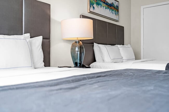 Building Photo - 2670 E Sunrise Blvd