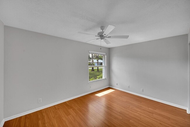 Building Photo - 1800 Primrose Ln