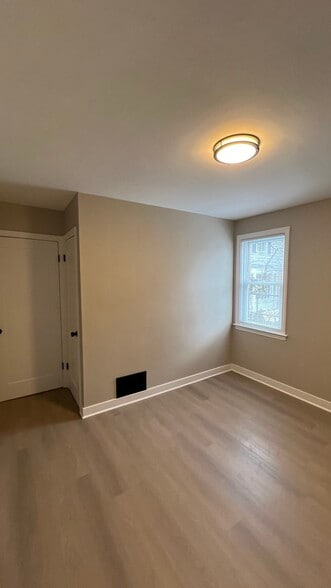 Building Photo - 4835 Hull St