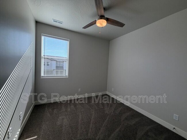 Building Photo - 1010 S 4380 W